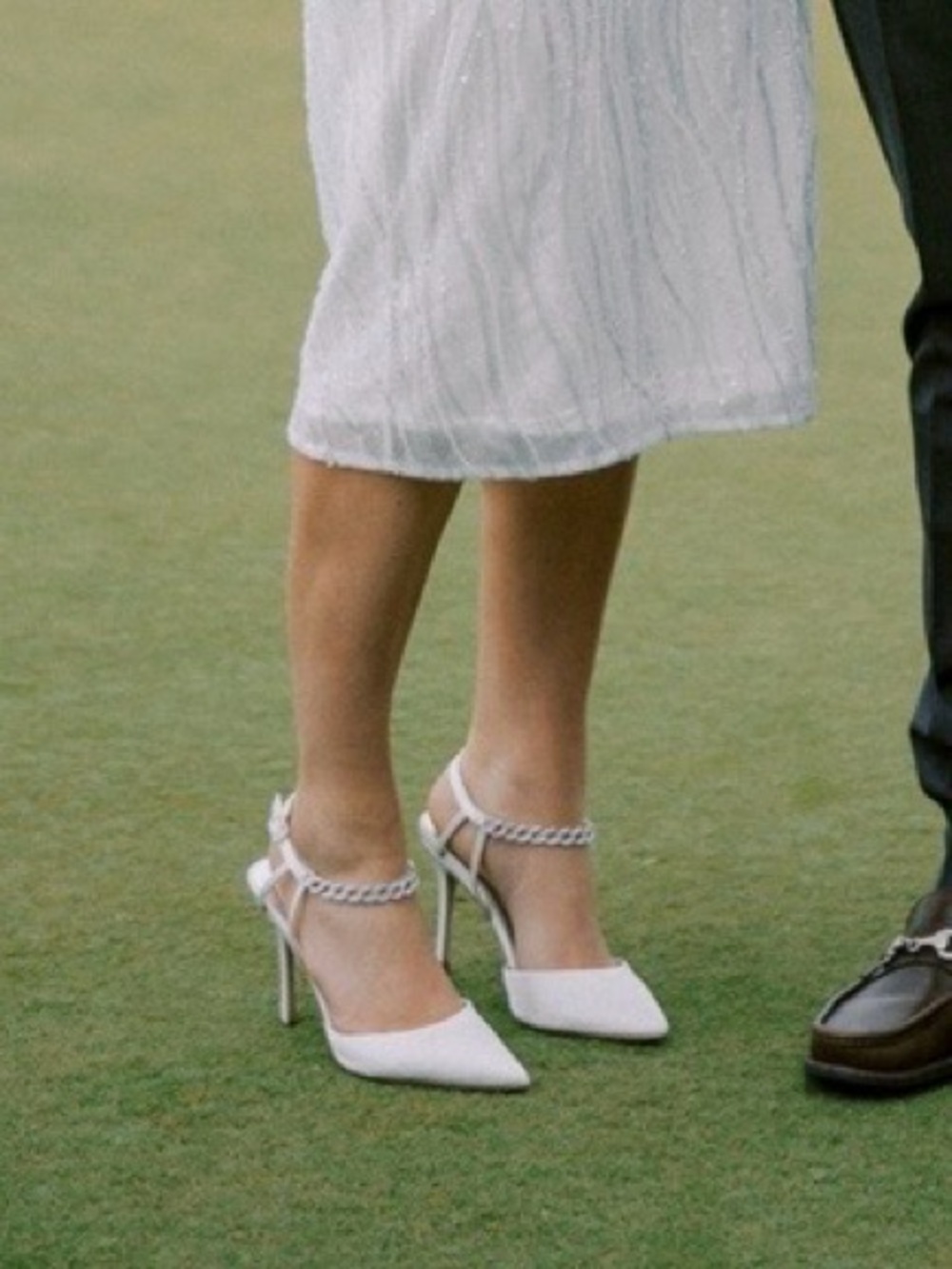Badgley Mischka White Pointed Toe Chain Strap Heels Worn Once